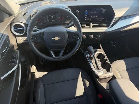 Used 2024 Chevrolet Trax LS FWD image 15