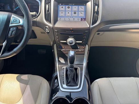 Used 2017 Ford Edge Titanium w/ Equipment Group 301A FWD image 11
