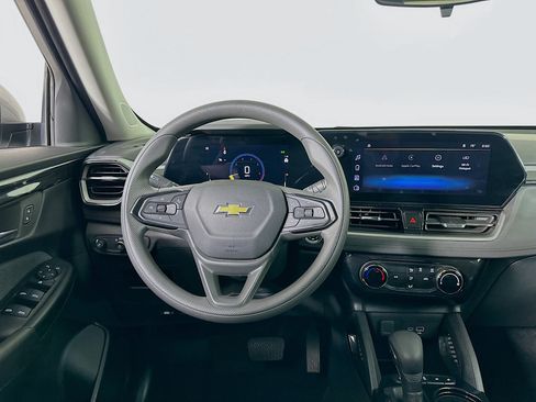 Used 2025 Chevrolet TrailBlazer LT FWD image 17