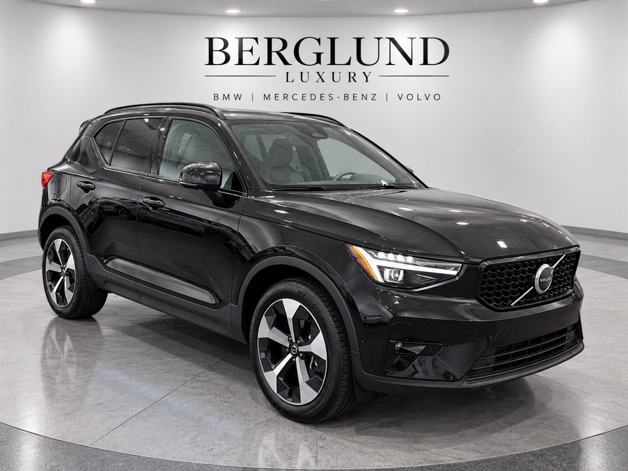 Used 2026 Volvo XC40 B5 Plus AWD/4WD image 1