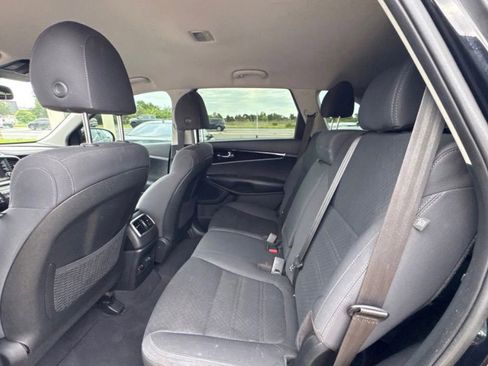 Used 2020 Kia Sorento FWD V6 image 4