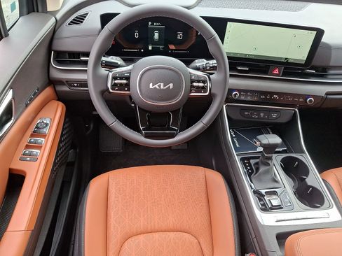 New 2026 Kia Carnival EX FWD image 12