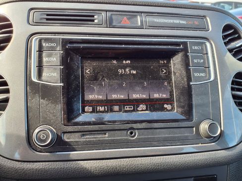 Used 2017 Volkswagen Tiguan S FWD image 6