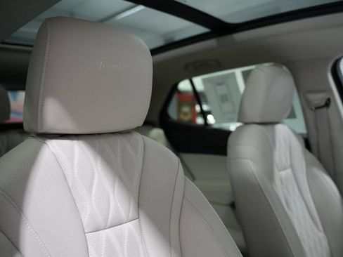 Used 2023 Buick Envision Avenir AWD/4WD image 23