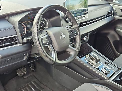 Used 2024 Mitsubishi Outlander SE image 10