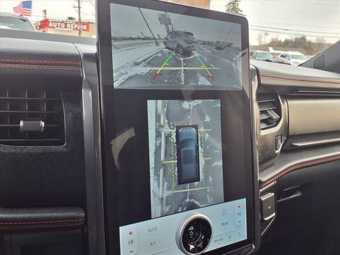 Used 2022 Ford Expedition Max Limited image 10