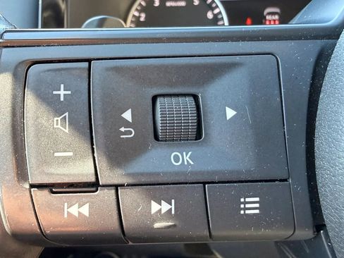 Used 2024 Nissan Pathfinder SV FWD image 20