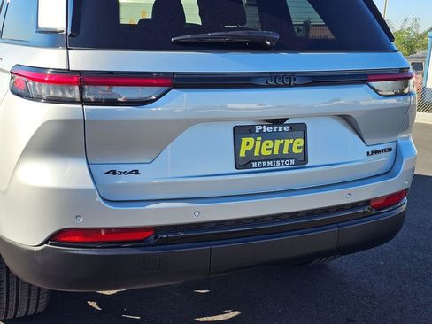 New 2025 Jeep Grand Cherokee Limited w/ Black Appearance Package image 7