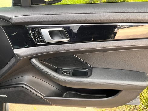 Used 2018 Porsche Panamera 4 AWD/4WD image 23