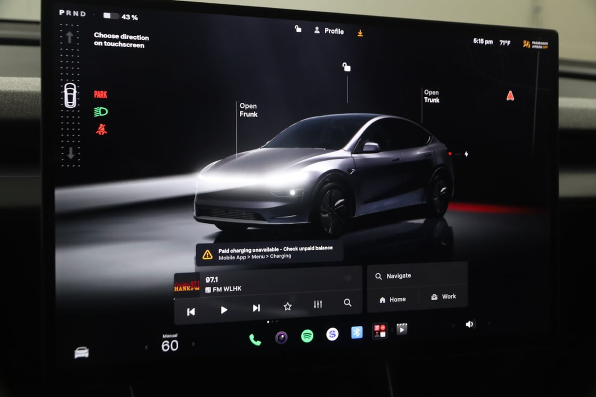 Used 2026 Tesla Model Y AWD image 31