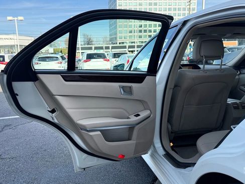 Used 2014 Mercedes-Benz E 350 4MATIC Sedan image 29