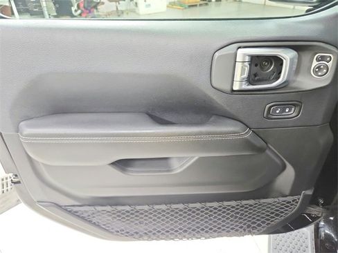 Used 2018 Jeep Wrangler Unlimited Sahara image 36