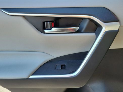 Used 2023 Toyota RAV4 XLE Premium image 8