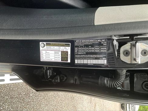 Certified 2025 Mercedes-Benz GLE 350 4MATIC w/ AMG Line Exterior image 6