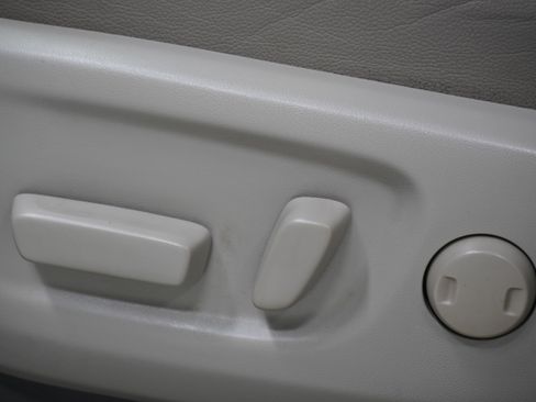 Used 2019 Toyota Sienna XLE w/ XLE Navigation Package FWD image 19