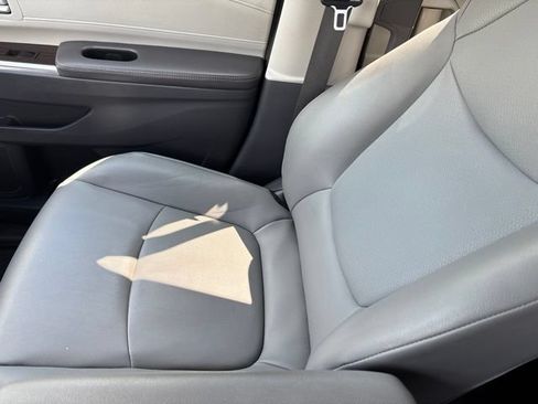 Used 2021 Toyota Sienna XLE FWD image 8