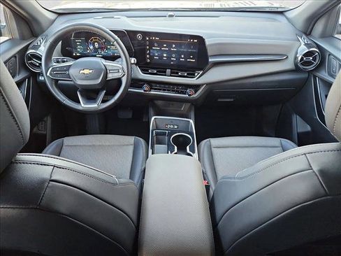 Used 2025 Chevrolet Equinox LT w/ Convenience Package II image 18