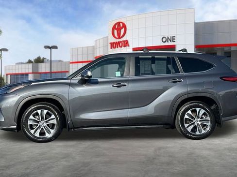 Certified 2023 Toyota Highlander XLE image 10