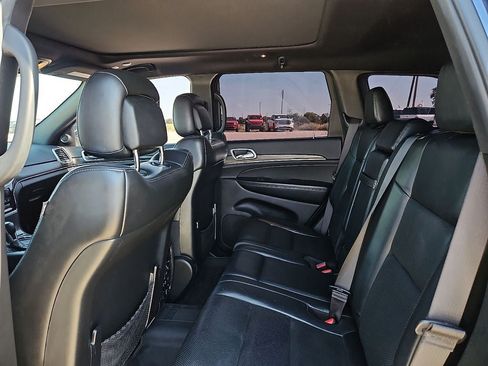 Used 2020 Jeep Grand Cherokee Limited w/ Luxury Group II RWD image 18