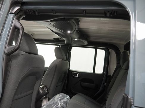 New 2026 Jeep Gladiator Sport image 18