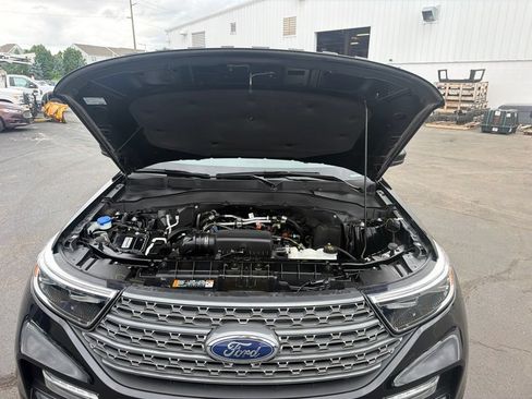 Used 2023 Ford Explorer XLT w/ Equipment Group 202A AWD/4WD image 33