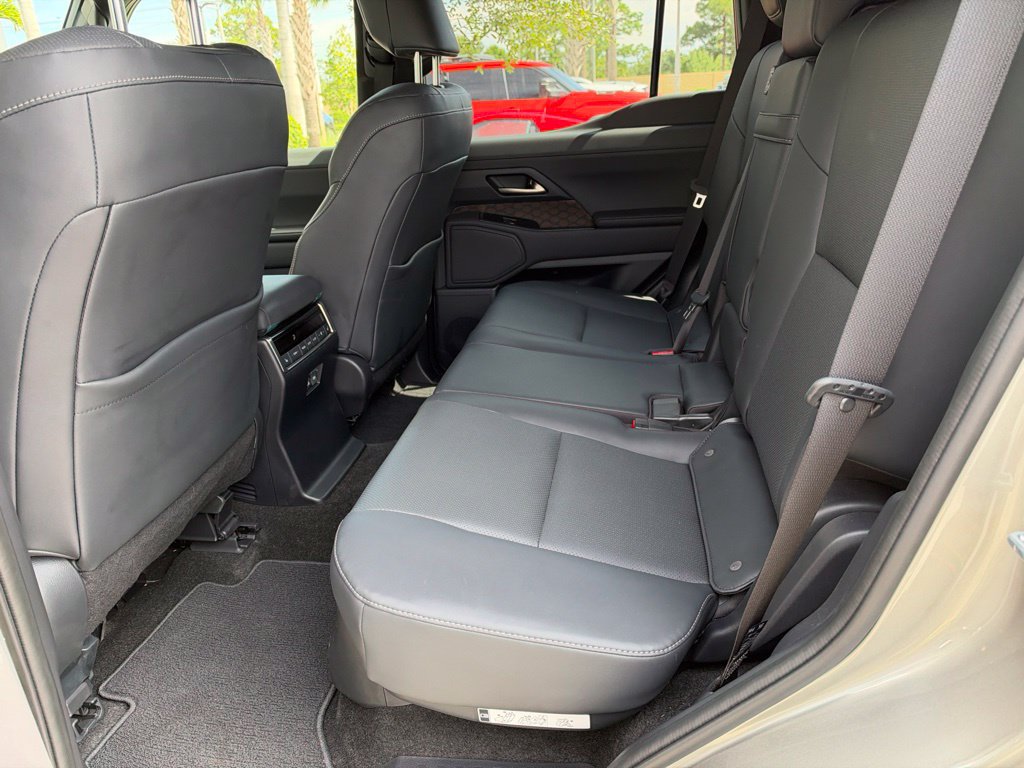 Used 2024 Lexus GX 550 w/ Cold Area Package AWD/4WD image 5