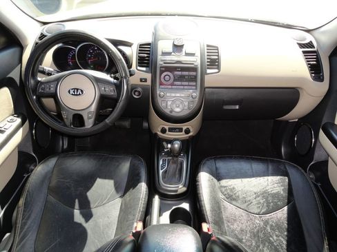 Used 2013 Kia Soul ! w/ Premium Pkg image 6