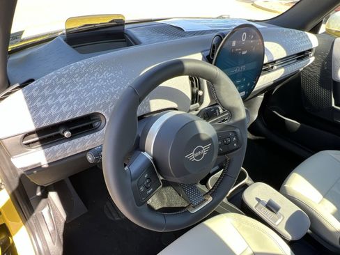 Certified 2025 MINI Cooper S image 19