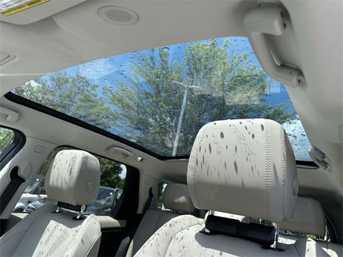 Used 2023 Land Rover Discovery Sport SE image 20