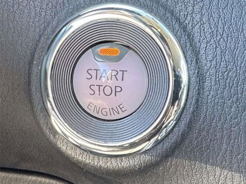 Used 2020 Nissan Pathfinder S image 23