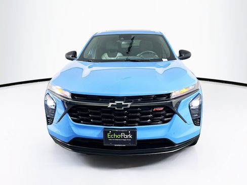 Used 2024 Chevrolet Trax RS w/ Sunroof Package image 2