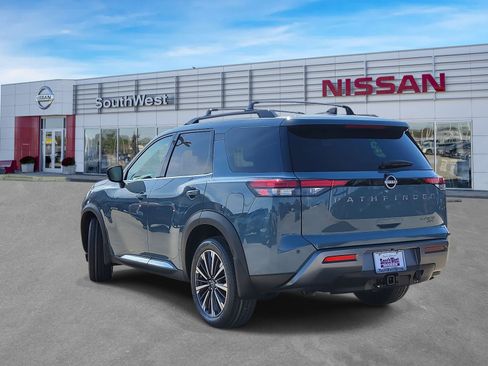New 2026 Nissan Pathfinder Platinum image 8