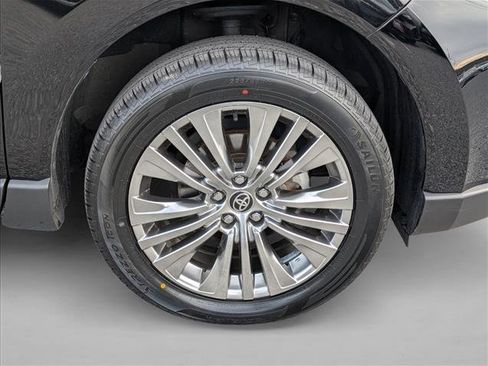 Used 2022 Toyota Venza XLE image 22