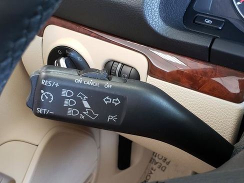 Used 2012 Volkswagen Eos Lux FWD image 17