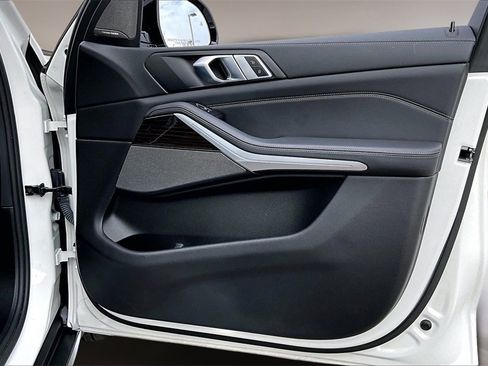 Used 2021 BMW X5 xDrive40i w/ Premium Package image 19