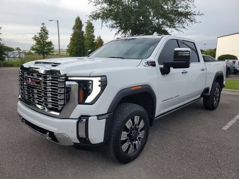 Used 2025 GMC Sierra 2500 Denali w/ Denali Reserve Package AWD/4WD image 2