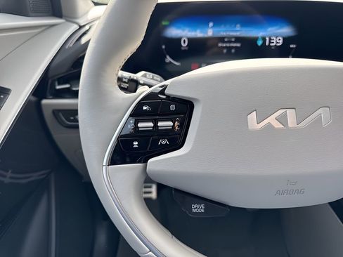 Used 2024 Kia Niro Wave w/ Wave Preserve Package FWD image 16