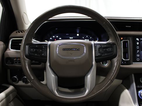 Used 2023 GMC Yukon XL Denali RWD image 11