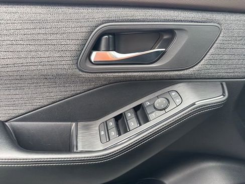 Used 2023 Nissan Rogue SV image 15