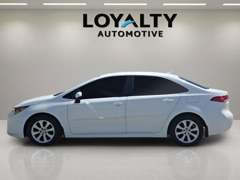 Used 2024 Toyota Corolla LE image 2