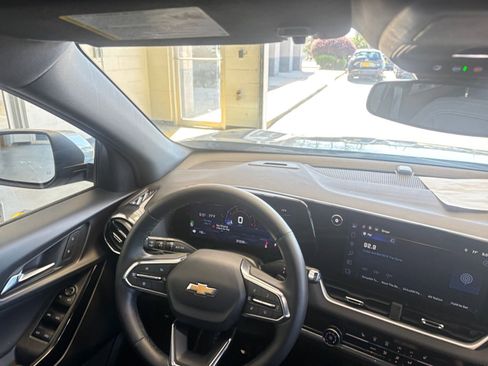 Used 2025 Chevrolet Equinox LT FWD image 34