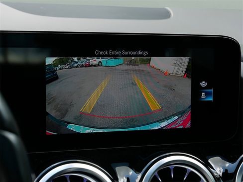 Used 2022 Mercedes-Benz GLA 250 4MATIC image 27