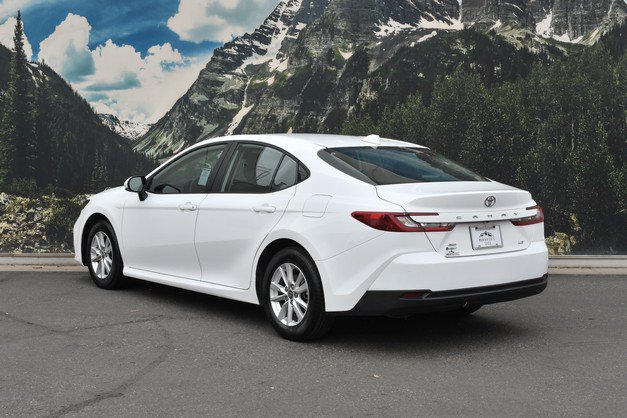 Used 2025 Toyota Camry LE AWD/4WD image 9