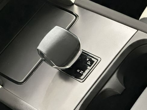 Used 2024 Land Rover Discovery Sport S image 23