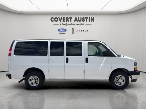 Used 2018 Chevrolet Express 3500 LT w/ LT Preferred Equipment Group RWD image 6