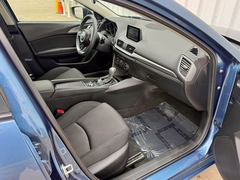 Used 2018 MAZDA MAZDA3 Sport FWD image 19