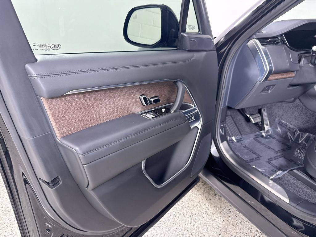 Used 2024 Land Rover Range Rover SE AWD/4WD image 13