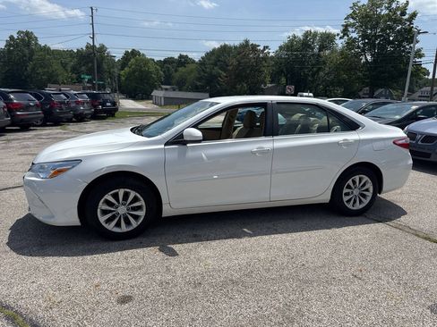 Used 2017 Toyota Camry LE FWD image 5