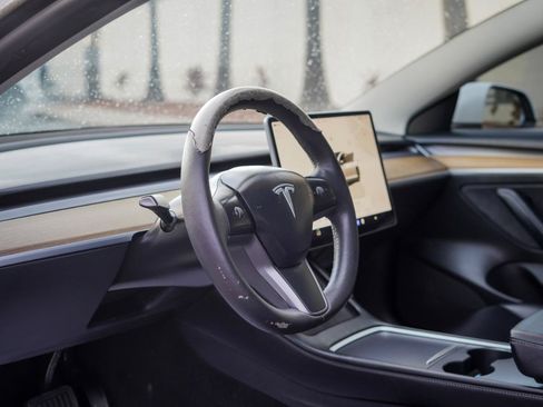 Used 2023 Tesla Model 3 Standard Range RWD image 9