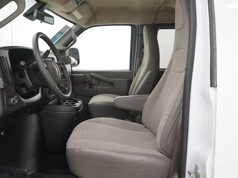 Used 2025 Chevrolet Express 3500 LT w/ LT Preferred Equipment Group RWD image 18